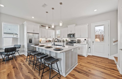 Stephenville Villa | 7 Bedroom 7.5 Bathroom Stephenville Villa