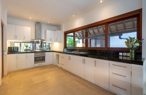 Central Seminyak Villa | 7 BEDROOM/9 BEDS, Last Minute Deal 50%+ OFF! GREAT VALUE, 5 LUXURY