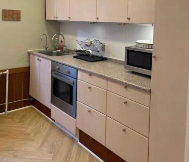 Aalborg Apartment | 7-bedroom apartment with 2x private parking