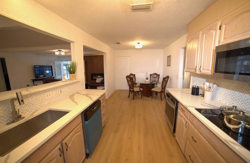 Murphy House | 7-bedroom huge house with pool, mini golf course, pickleball court & pool table.