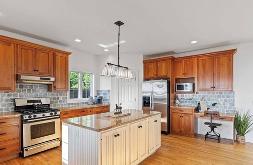 Saratoga Springs House | 7 Bedroom Lake House W/2 Bunk Bed Cottage & Pool