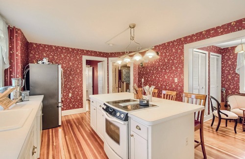 Waterbury House | 7 bedroom mansion with Elevator
