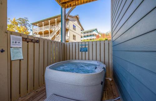 Pigeon Forge Ski Chalet | 7-Bedroom Mountain Lodge Near Dollywood with Hot Tub, Theater Room & Resort Pool