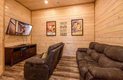 Pigeon Forge Ski Chalet | 7-Bedroom Mountain Lodge Near Dollywood with Hot Tub, Theater Room & Resort Pool