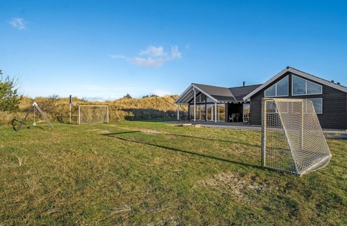 Nørre Lyngvig House | 7 bedroom nice home in Hvide Sande