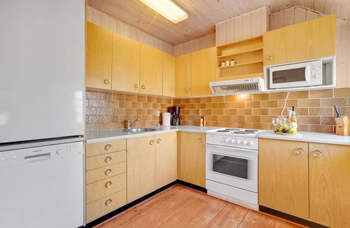 Sundhuse House | 7 bedroom nice home in Ulfborg