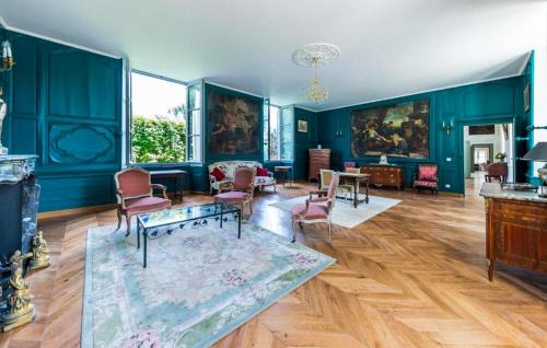Marmagne House | 7 Bedroom Nice Home In Marmagne