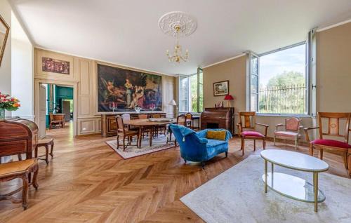Marmagne House | 7 Bedroom Nice Home In Marmagne