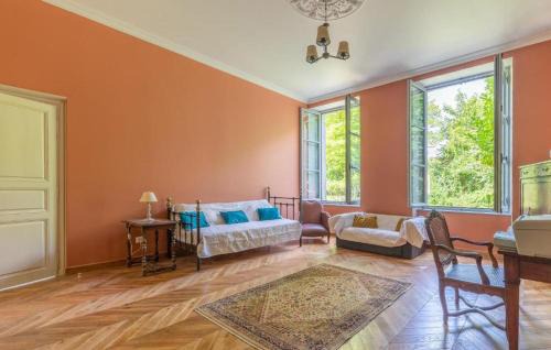 Marmagne House | 7 Bedroom Nice Home In Marmagne