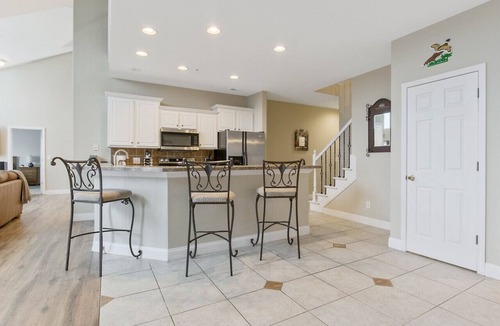 Camdenton Condo | 7 Bedroom Penthouse! - Pool Table & 2 Pools!