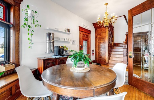 Ruthven House | 7 bedroom Retreat House with Pool and Hot Tub
