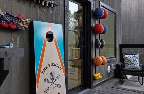 Hochatown Cabin | 7 Bedroom, Sleeps 23, Pickleball, Hot tub