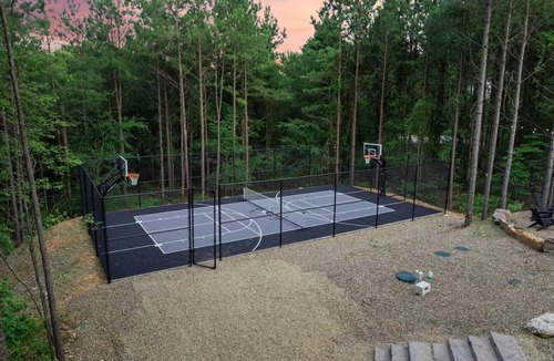 Hochatown Cabin | 7 Bedroom, Sleeps 23, Pickleball, Hot tub
