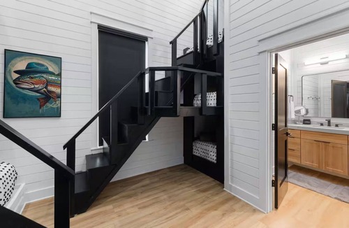 Hochatown Cabin | 7 Bedroom, Sleeps 23, Pickleball, Hot tub