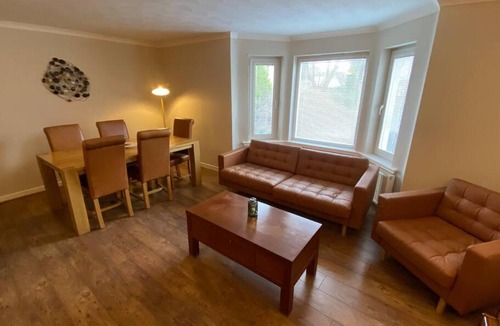 Stornoway House | 7 BR for 10 people in town