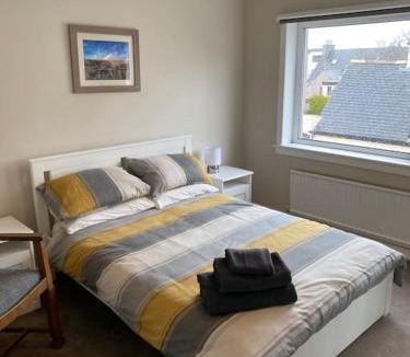 Stornoway House | 7 BR for 10 people in town