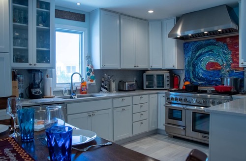 North Beach Haven House | 7 BRs w/Gourmet Kitchen & HotTub. Steps to Beach