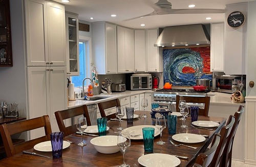 North Beach Haven House | 7 BRs w/Gourmet Kitchen & HotTub. Steps to Beach