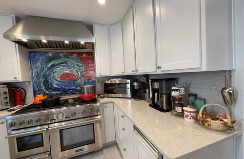 North Beach Haven House | 7 BRs w/Gourmet Kitchen & HotTub. Steps to Beach