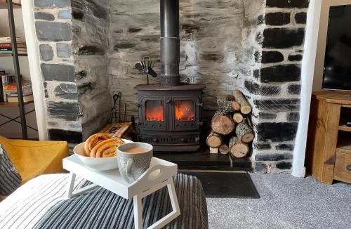 Dolwyddelan House | 7 Castle Terrace