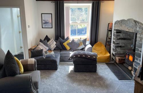 Dolwyddelan House | 7 Castle Terrace