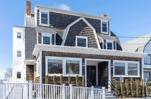 Middletown Hotel | #7 | Comfy Room w/King-bed