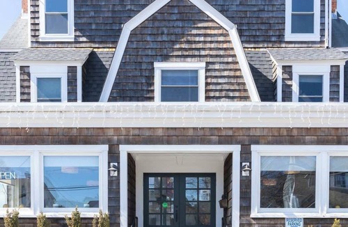 Middletown Hotel | #7 | Comfy Room w/King-bed