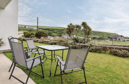 Mawgan Porth Apartment | 7 Europa Court