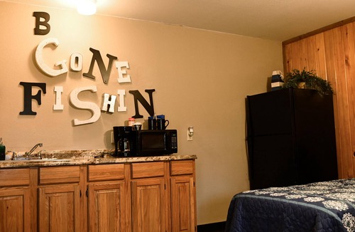 Uncertain House | #7 Gone Fishin'-Uncertain Lodge and Inn