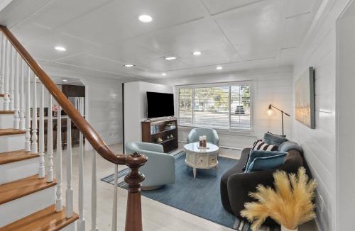 Williams Bay House | 7-Guest American House Dwtn WB Steps to Beach