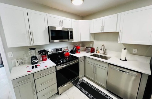 Edgewood Apartment | #7 Heated Pool, Private Patio & Grill