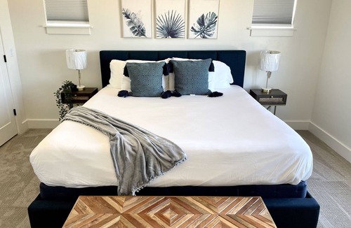 Cherimoya Hill Cabin | 7 King Beds! Private Hot Tub, Pickleball Court, SUP’s, Ping Pong and Air Hockey