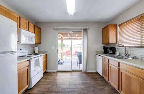 West San Antonio House | 7 mi Lackland BMT HotTub SeaWorld Bocce BIG Chess