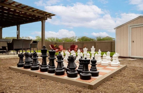 West San Antonio House | 7 mi Lackland BMT HotTub SeaWorld Bocce BIG Chess