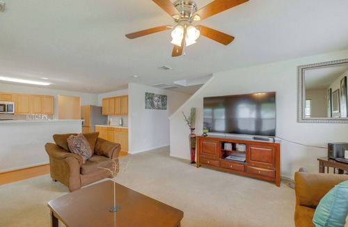 Baytown House | 7 Mi to Downtown Baytown: Spacious Home w/Yard