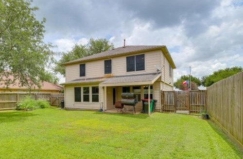 Baytown House | 7 Mi to Downtown Baytown: Spacious Home w/Yard
