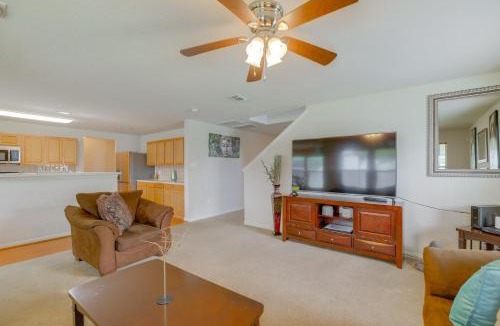 Baytown House | 7 Mi to Downtown Baytown: Spacious Home w/Yard