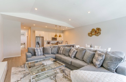 Washington Park Condo | 7 Mi to Downtown: Luxe Chicago Condo