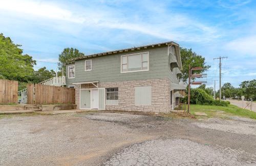 Tulsa Apartment | 7 Mi to Dtwn: Authentic Haunted Apt in Tulsa!