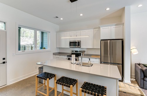 Dickerson Road House | 7 Mi to Dtwn Nashville: Modern Madison Townhome