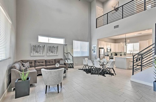Alhambra House | 7 Mi to Dtwn Phoenix: Group-Friendly Getaway