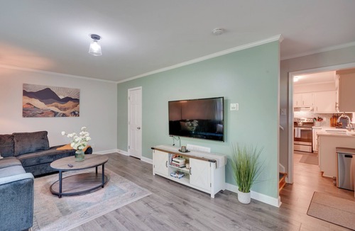 North Raleigh House | 7 Mi to Dtwn Raleigh: Townhome w/Deck!