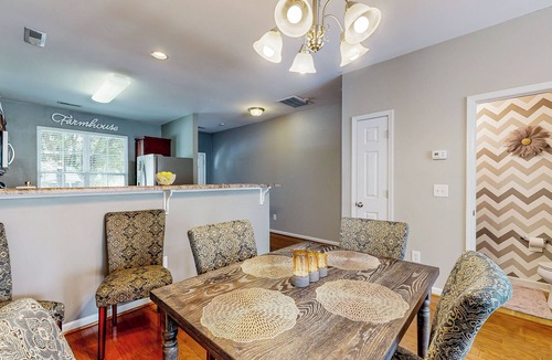 Winston - Salem House | 7 Mi to Dtwn Winston-Salem! Townhouse w/Pool