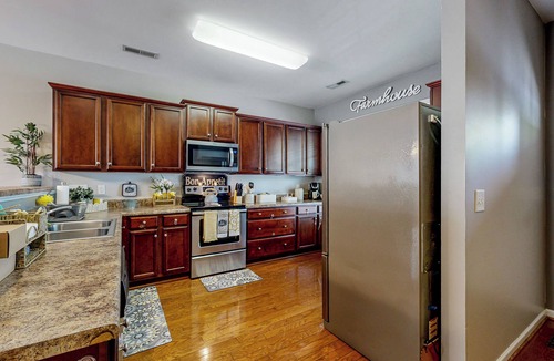 Winston - Salem House | 7 Mi to Dtwn Winston-Salem! Townhouse w/Pool