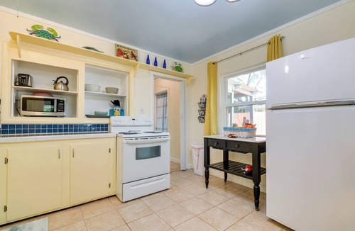 Crystal River Cottage | 7 Mi to Gulf: Home w/Dock Access in Crystal River