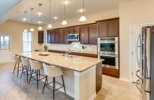 Bonanza House | 7 Mi to Lake Casa Blanca: Laredo Family Home!