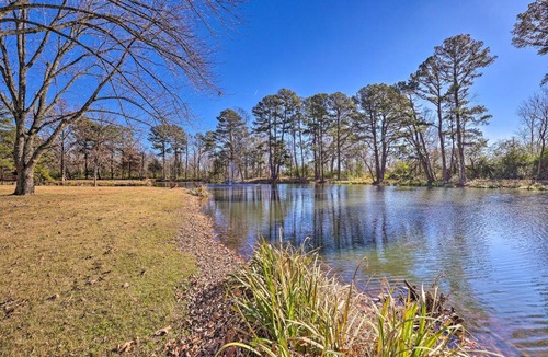 Rogers Villa | 7 Mi to Lake: Expansive Rogers Villa w/Pond!