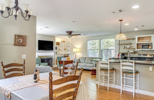 Navy Point House | 7 Mi to Pensacola Beach: Home w/Pet-Friendly Yard