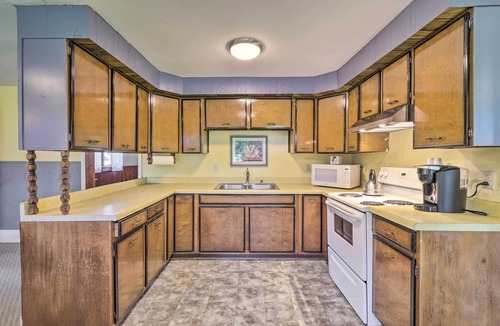 Oaks Corners House | 7 Mi to Seneca Lake: Family Retreat in Stanley