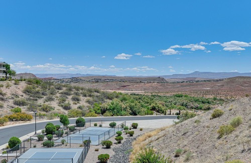 St. George Apartment | 7 Mi to Snow Canyon: Townhome w/Arcade Games!
